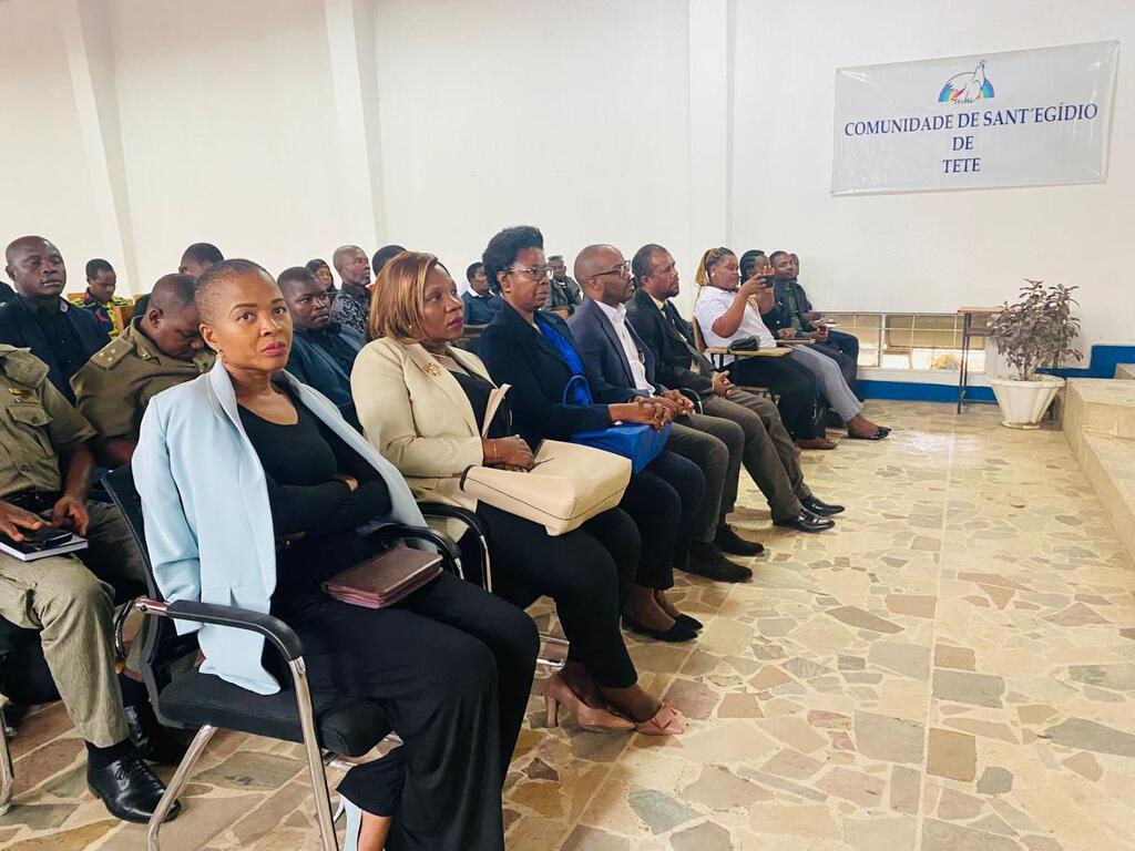 Le 4 octobre, au Mozambique on célèbre la paix! Rencontres et assemblées dans les écoles des villes principales et dans les villages. A Maputo se tient une célébration interreligieuse